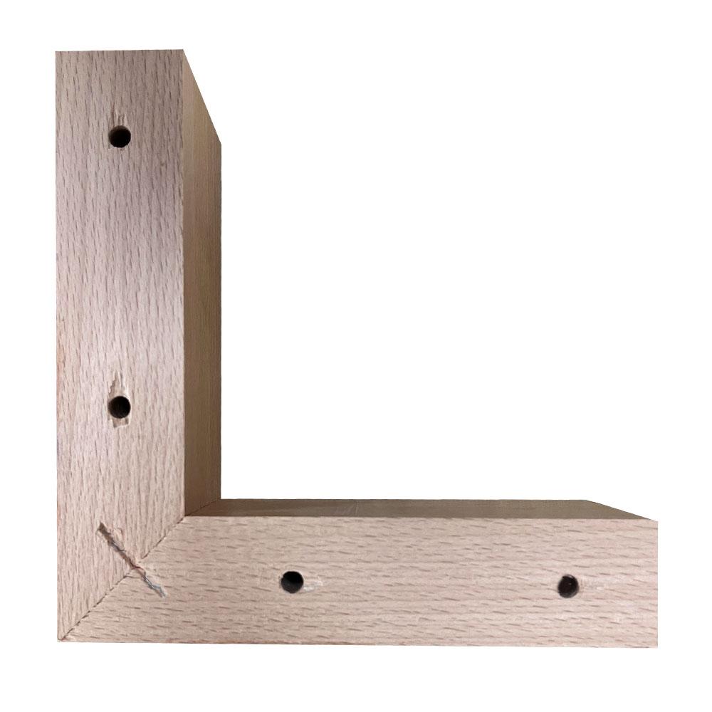 Meubelpoot  hoek 16 bij 16 cm en hoogte 7 cm  van massief hout